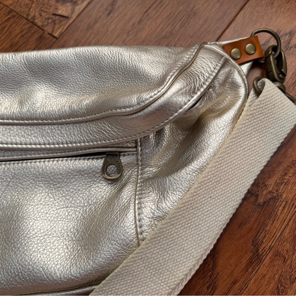 Parker Thatch Handbags - Parker Thatch platinum sling w/ strap